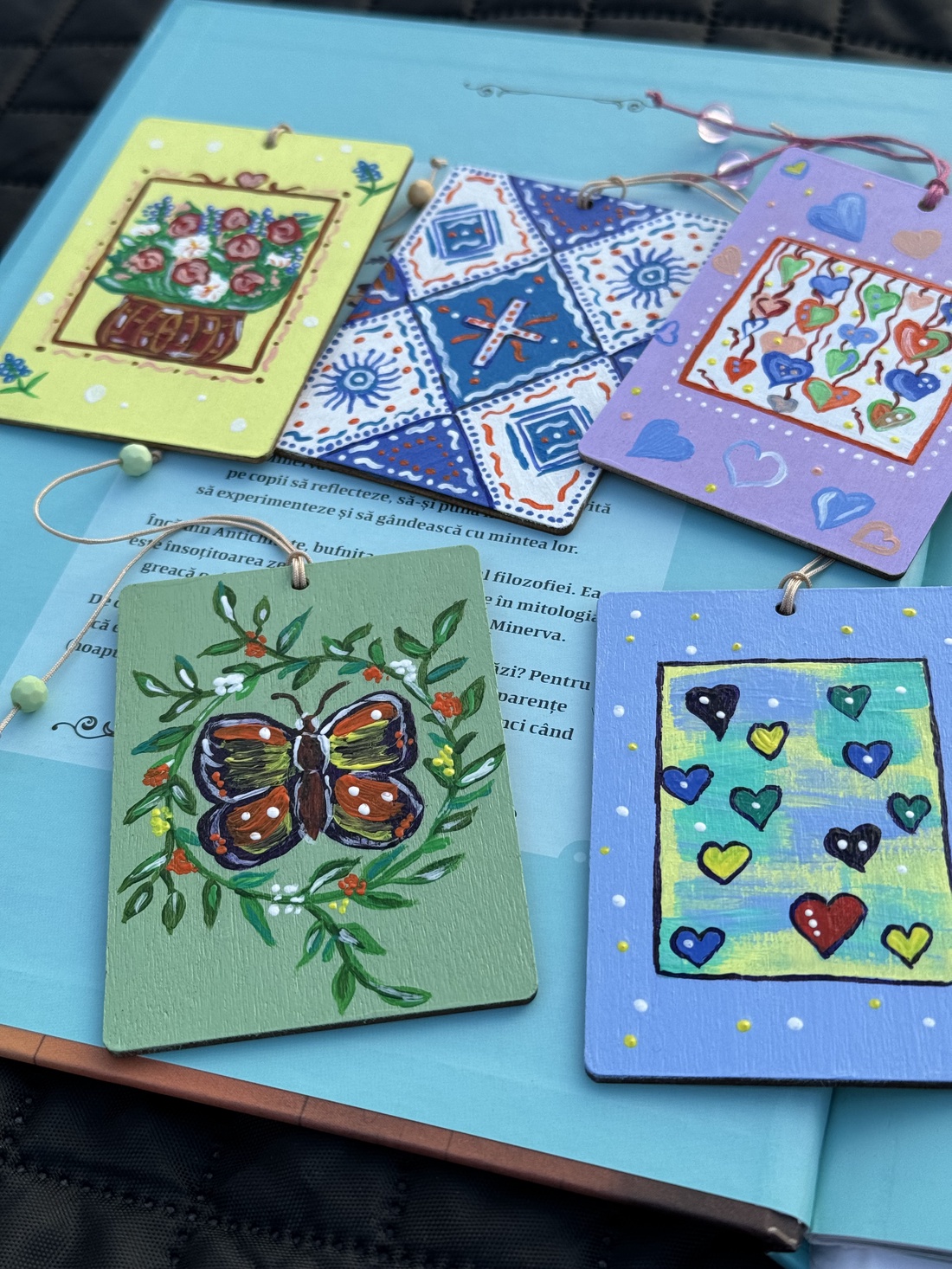 Semn de carte - inimi - cărți și creații cu tematică muzicală, cadouri - semn de carte - Artynos.ro Semn de carte - inimi - cărți și creații cu tematică muzicală, cadouri - semn de carte - Artynos.ro