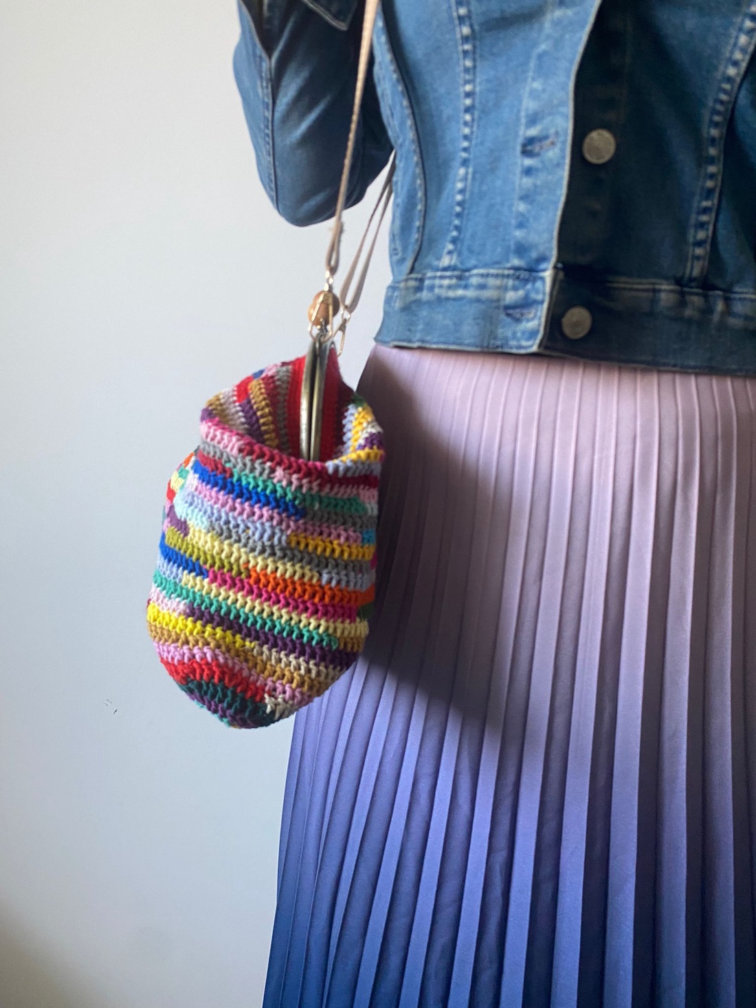 Geanta crosetata multicolora cu inchidere kiss lock - genți și portofele - genți de mână și umăr - geantă casual - Artynos.ro
