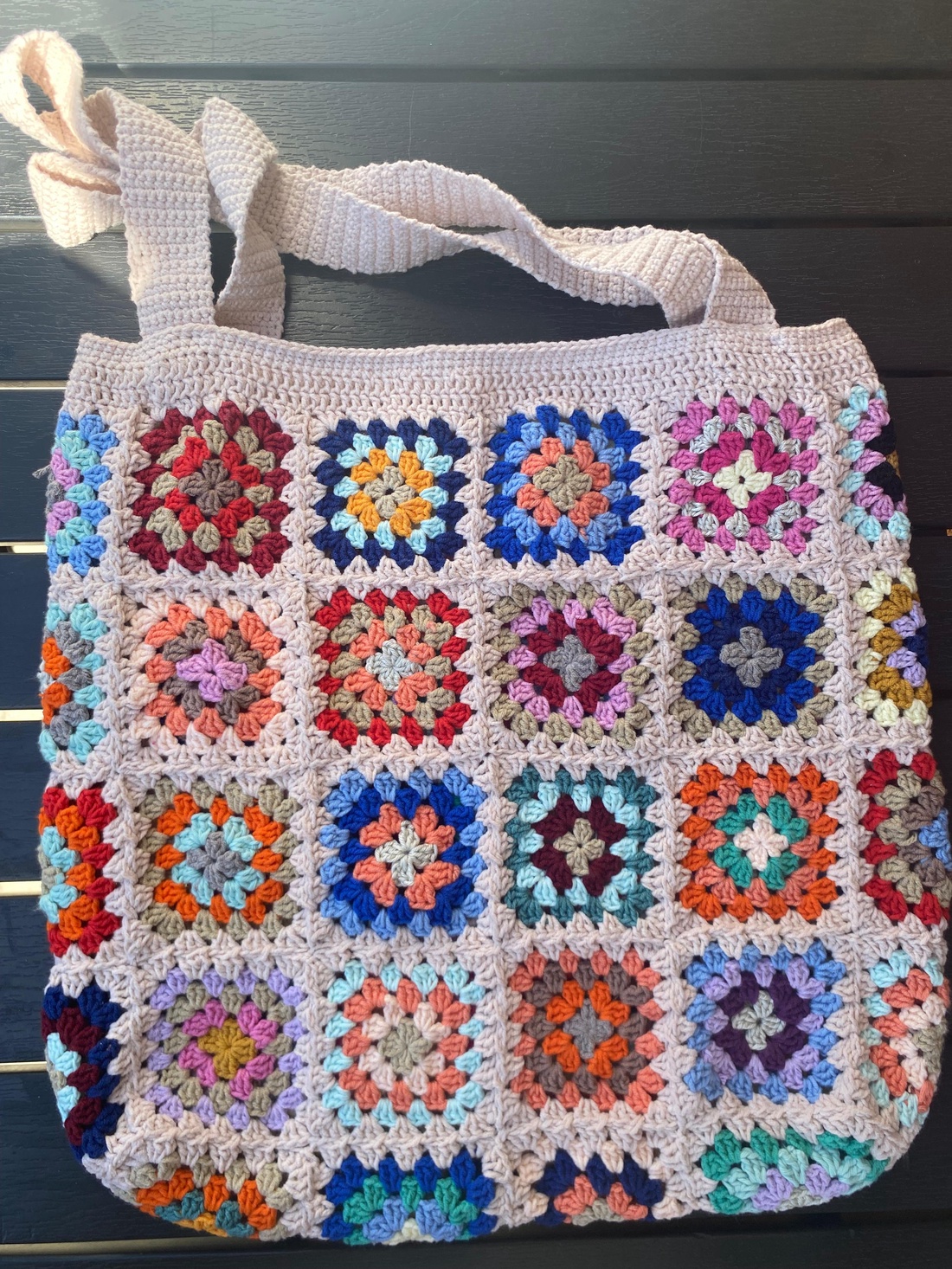 Geanta tote crosetata manual Granny Square multicolora - genți și portofele - geantă pentru cumpărături - totebaguri - Artynos.ro