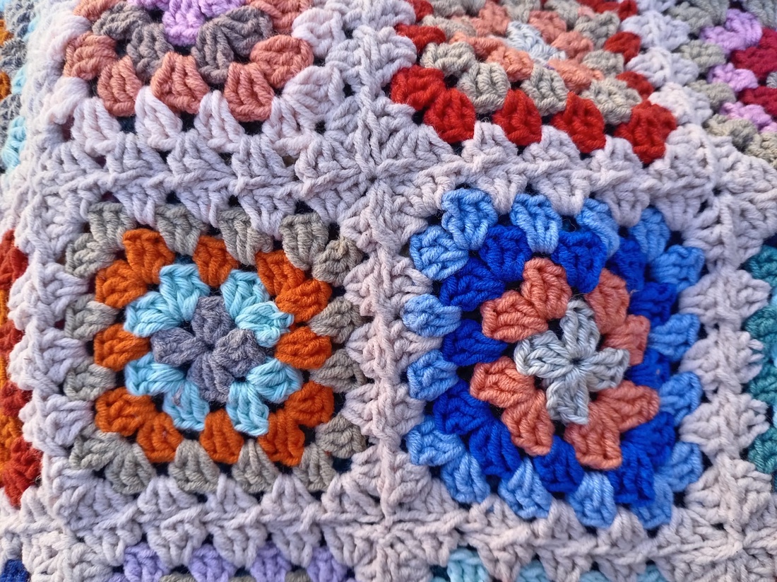 Geanta tote crosetata manual Granny Square multicolora - genți și portofele - geantă pentru cumpărături - totebaguri - Artynos.ro