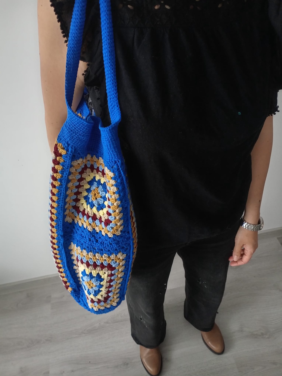 Geantă tote croșetată manual, albastru intens, cu model geometric - genți și portofele - geantă pentru cumpărături - totebaguri - Artynos.ro
