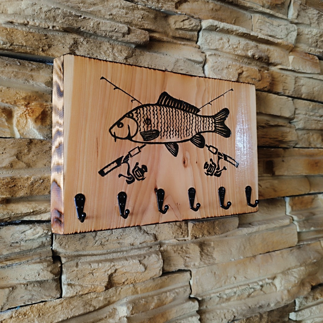 Breloc de perete pentru pescari - - Artynos.ro Breloc de perete pentru pescari - - Artynos.ro
