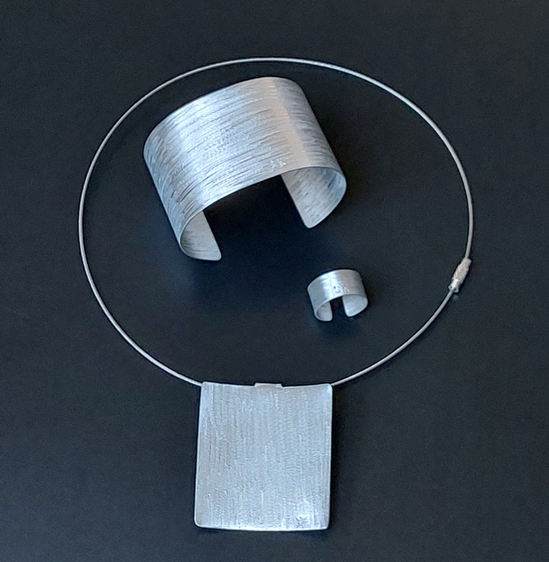 Minimală în formă de pană din aluminiu - bijuterii - seturi de bijuterii - Artynos.ro