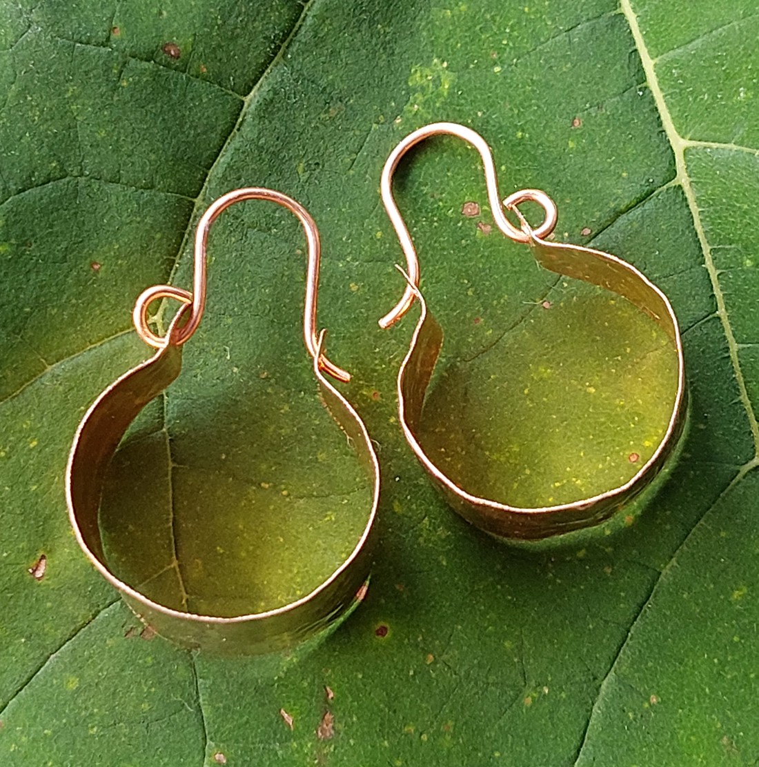 Cercei mini extra în cupru - bijuterii - cercei hoops - Artynos.ro