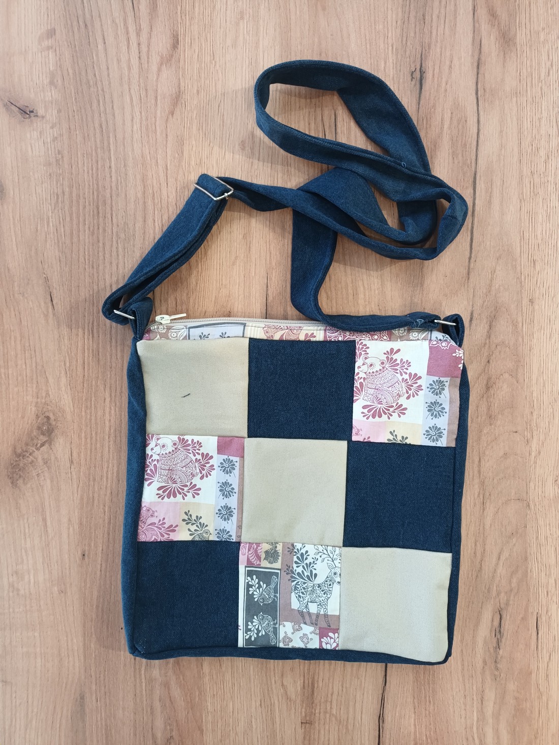 Geantă de umăr din denim patchwork de primăvară -  - Artynos.ro