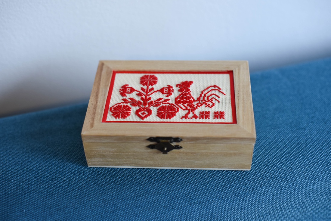 Cutie cu broderie - casă & stil de viață - accesorii pentru decorat casa - decorațiuni de masă și decorațiuni pentru rafturi  - cutii decor, cutii de suveniruri - Artynos.ro