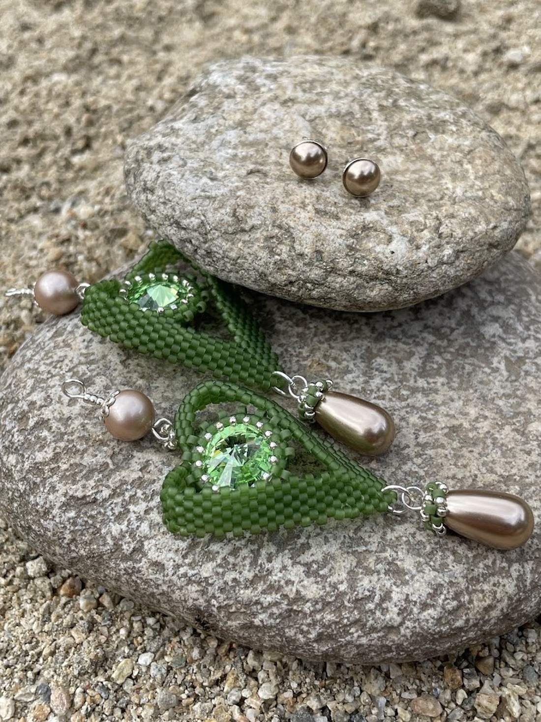 Cercei Green hearts din argint și Swarovski - bijuterii - cercei - cercei și ornamente pentru urechi - Artynos.ro
