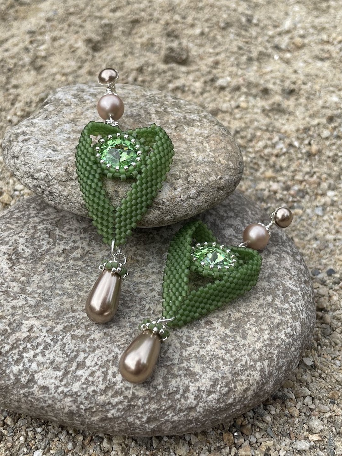 Cercei Green hearts din argint și Swarovski - bijuterii - cercei - cercei și ornamente pentru urechi - Artynos.ro