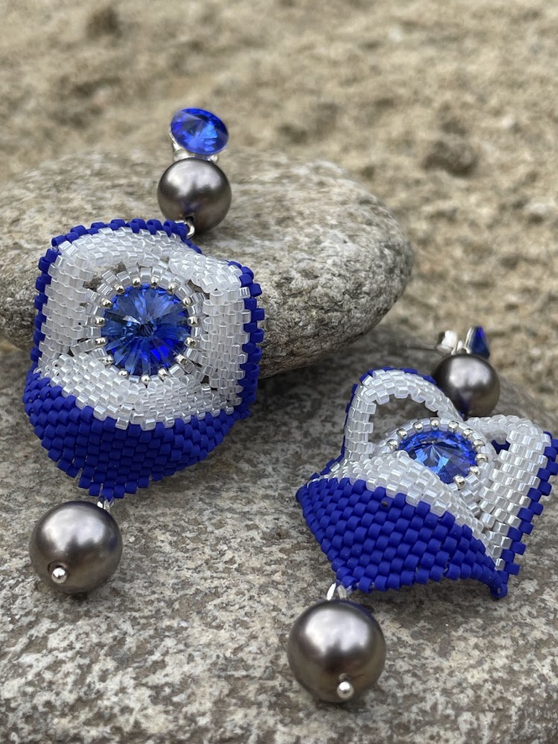 Cercei statement Blue night din argint i Swarovski - bijuterii - cercei - cercei și ornamente pentru urechi - Artynos.ro Cercei statement Blue night din argint i Swarovski - bijuterii - cercei - cercei și ornamente pentru urechi - Artynos.ro