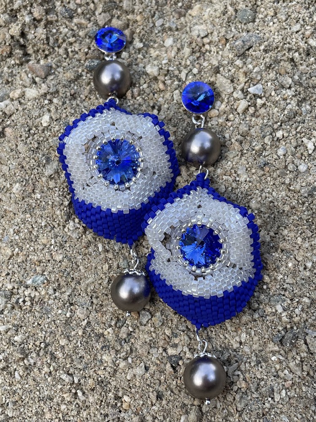 Cercei statement Blue night din argint i Swarovski - bijuterii - cercei - cercei și ornamente pentru urechi - Artynos.ro Cercei statement Blue night din argint i Swarovski - bijuterii - cercei - cercei și ornamente pentru urechi - Artynos.ro