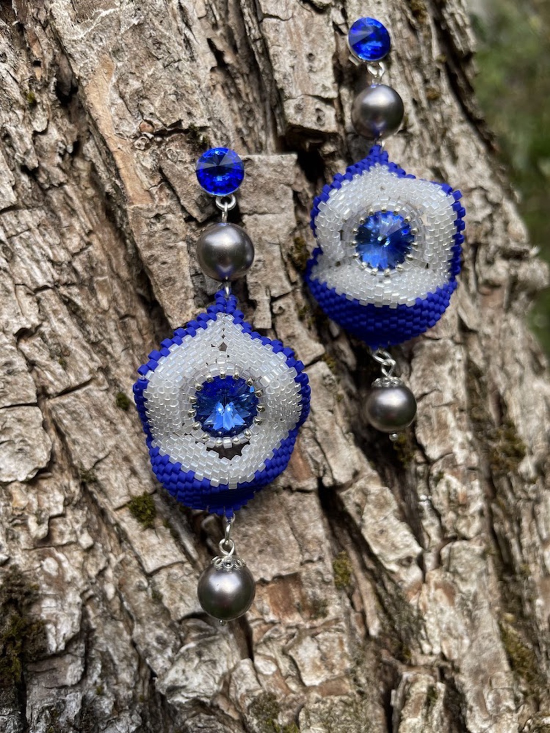 Cercei statement Blue night din argint i Swarovski - bijuterii - cercei - cercei și ornamente pentru urechi - Artynos.ro Cercei statement Blue night din argint i Swarovski - bijuterii - cercei - cercei și ornamente pentru urechi - Artynos.ro