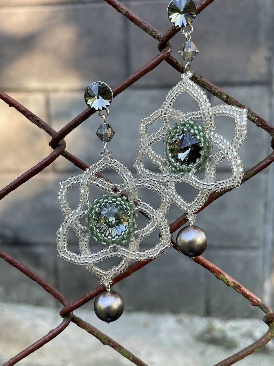 Cercei handmade Morning mist din argint i Swarovski - bijuterii - cercei - cercei și ornamente pentru urechi - Artynos.ro Cercei handmade Morning mist din argint i Swarovski - bijuterii - cercei - cercei și ornamente pentru urechi - Artynos.ro