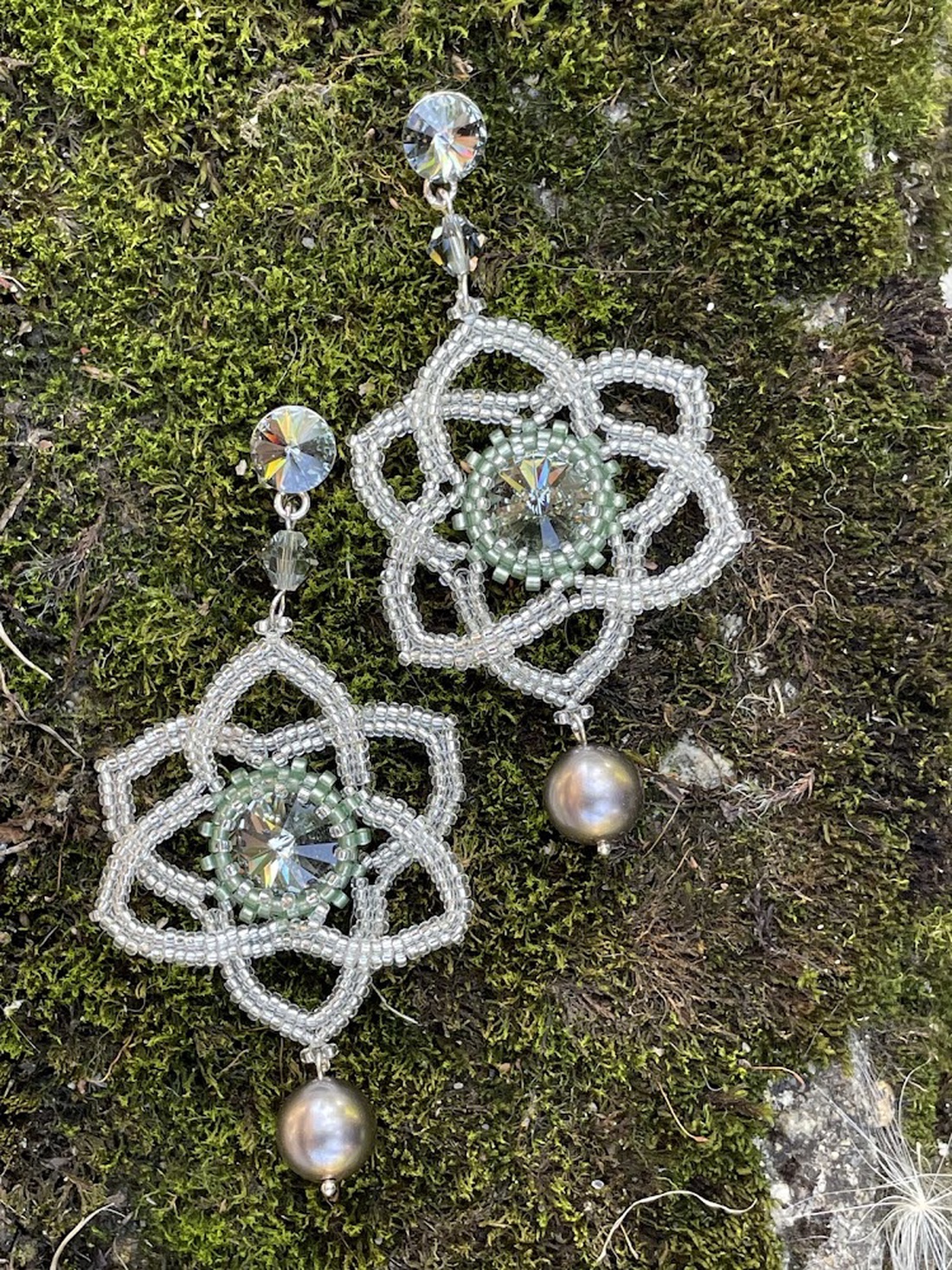 Cercei handmade Morning mist din argint i Swarovski - bijuterii - cercei - cercei și ornamente pentru urechi - Artynos.ro Cercei handmade Morning mist din argint i Swarovski - bijuterii - cercei - cercei și ornamente pentru urechi - Artynos.ro