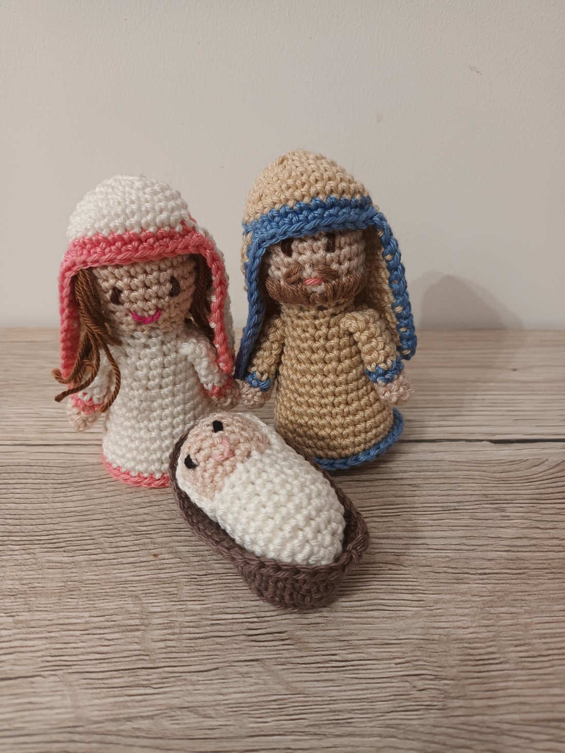 Amigurumi Iosif, Maria și copilul Iisus - crăciun - decorațiuni de advent - decor pentru masa de advent - Artynos.ro