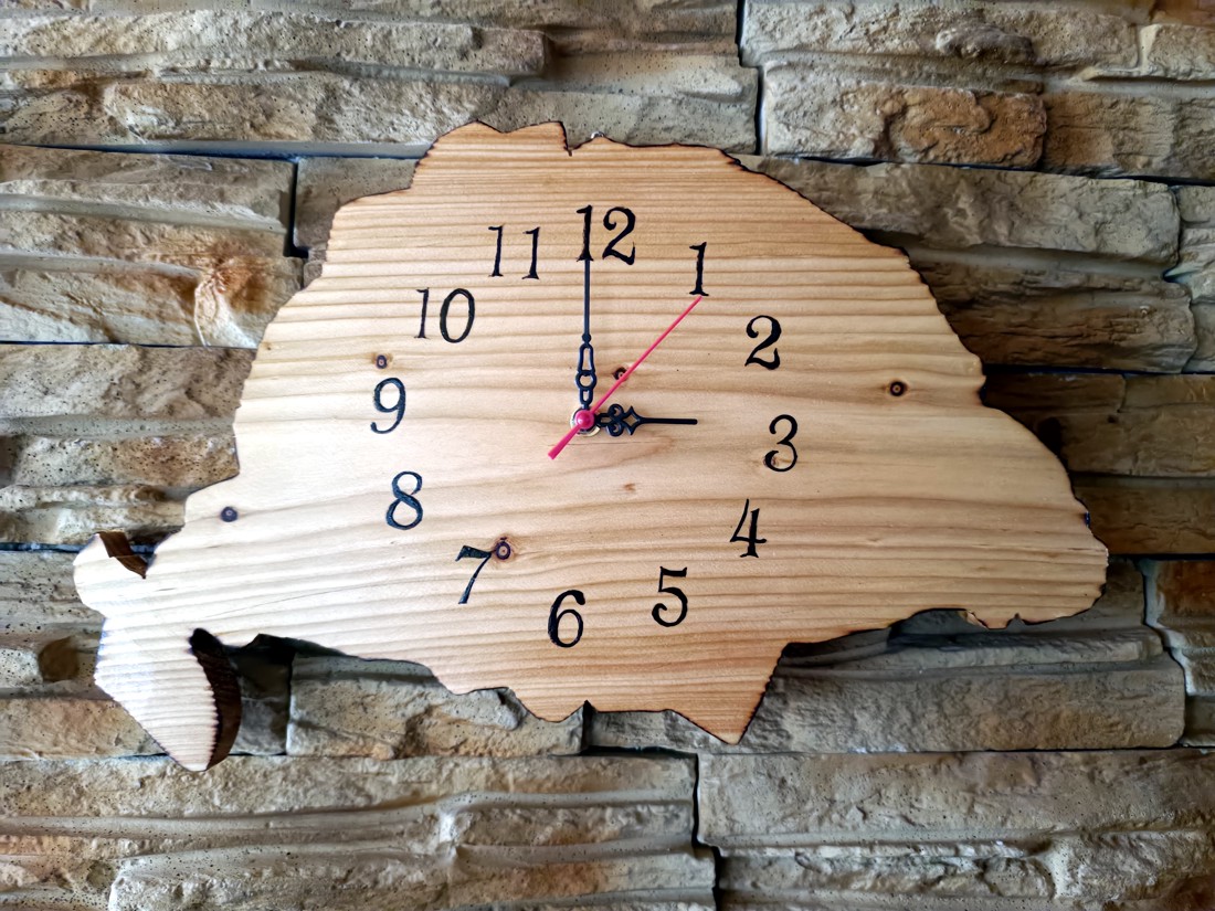 Ceas de perete foarte mare, din lemn, în formă de Ungaria veche, lucrat manual - casă & stil de viață - accesorii pentru decorat casa - decorațiuni de pereți, decorațiuni suspendate - ceasuri de perete - Artynos.ro Ceas de perete foarte mare, din lemn, în formă de Ungaria veche, lucrat manual - casă & stil de viață - accesorii pentru decorat casa - decorațiuni de pereți, decorațiuni suspendate - ceasuri de perete - Artynos.ro