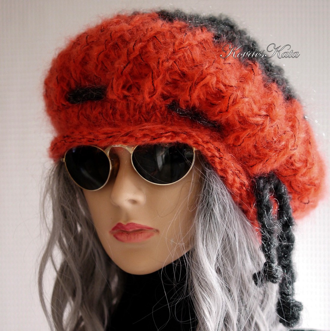 DORA / coral antracit - șapcă extravagantă tricotată manual cu ciuperci din mohair groase - îmbrăcăminte și modă - eșarfe, pălării, fularuri - căciulă - Artynos.ro