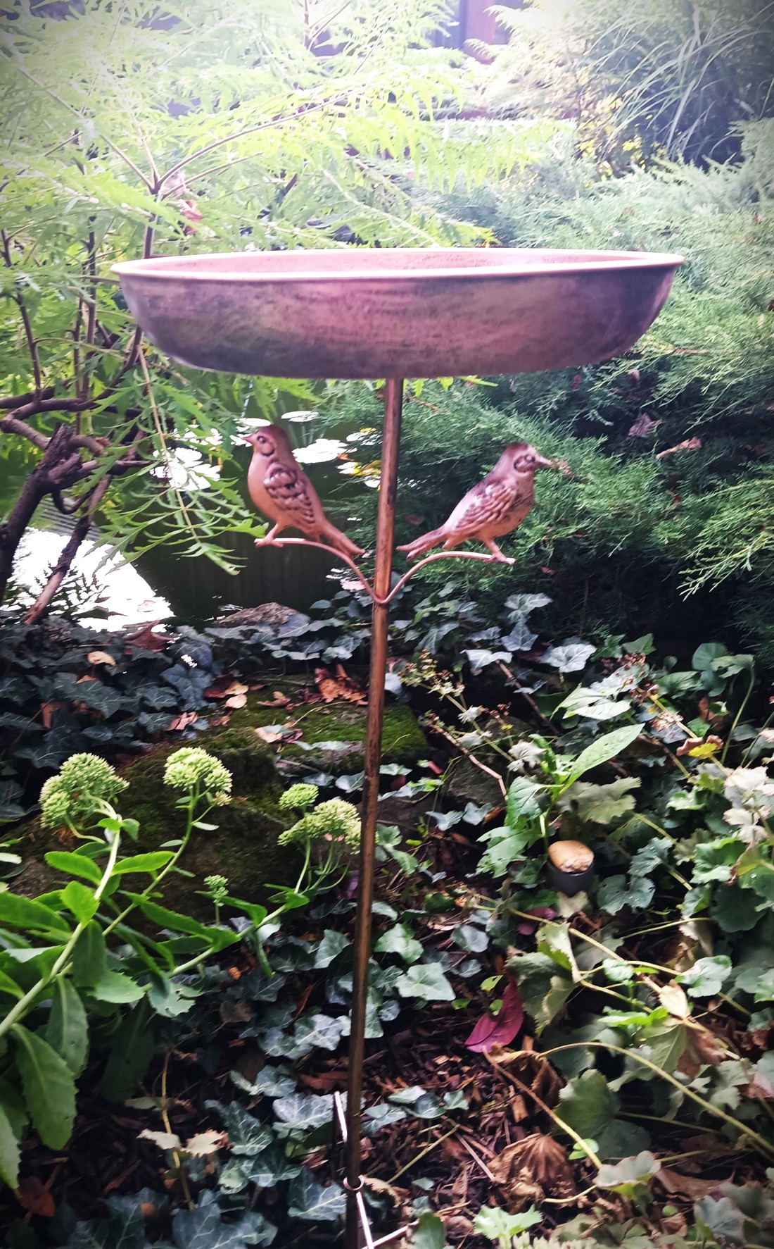 REKREDENC - Mâncător de păsări din bronz realizat manual cu mozaic din sticlă iridescentă - pentru grădină și terasă - casă & stil de viață - accesorii pentru casă și grădină - hrănitoare păsări - Artynos.ro