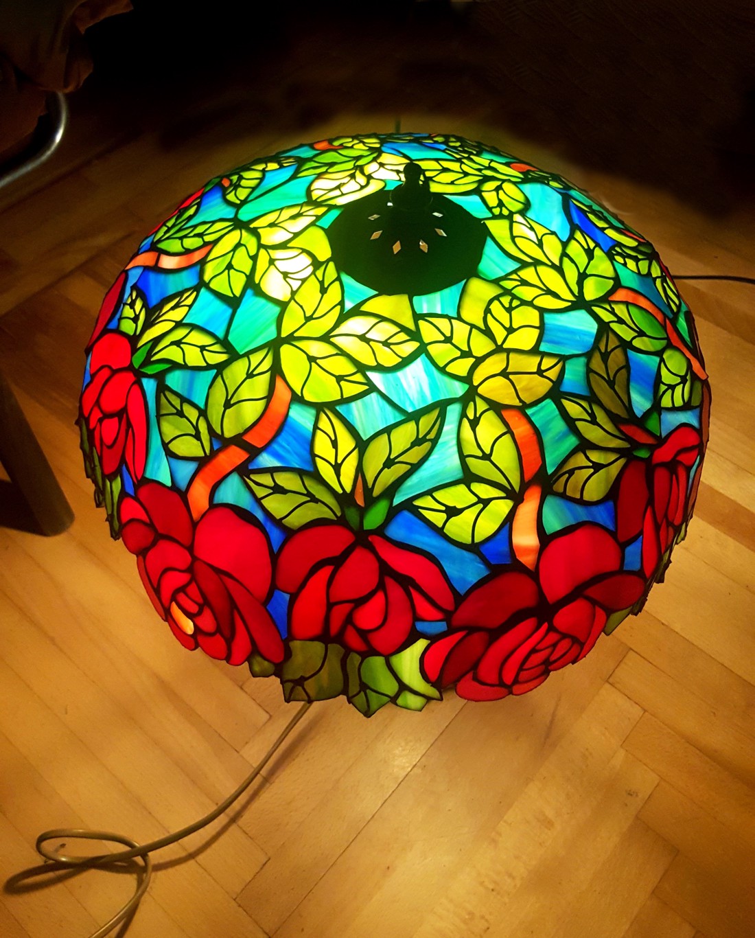 Roșu trandafir tufiș tiffany lampă - - Artynos.ro Roșu trandafir tufiș tiffany lampă - - Artynos.ro