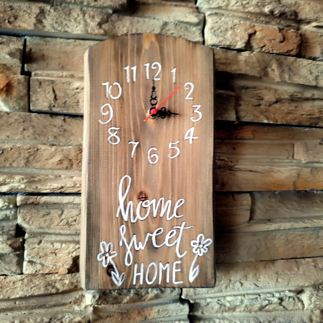 Ceas de perete din lemn de nuc cu inscripție home sweet home - - Artynos.ro Ceas de perete din lemn de nuc cu inscripție home sweet home - - Artynos.ro