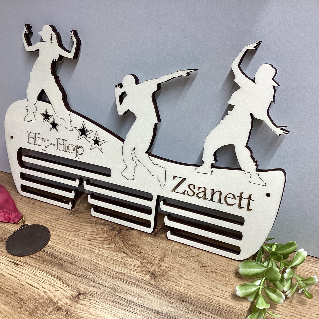 HIP HOP Éremtartó - casă & stil de viață - accesorii pentru casă și grădină - plăcuțe cu nume  - Artynos.ro HIP HOP Éremtartó - casă & stil de viață - accesorii pentru casă și grădină - plăcuțe cu nume  - Artynos.ro