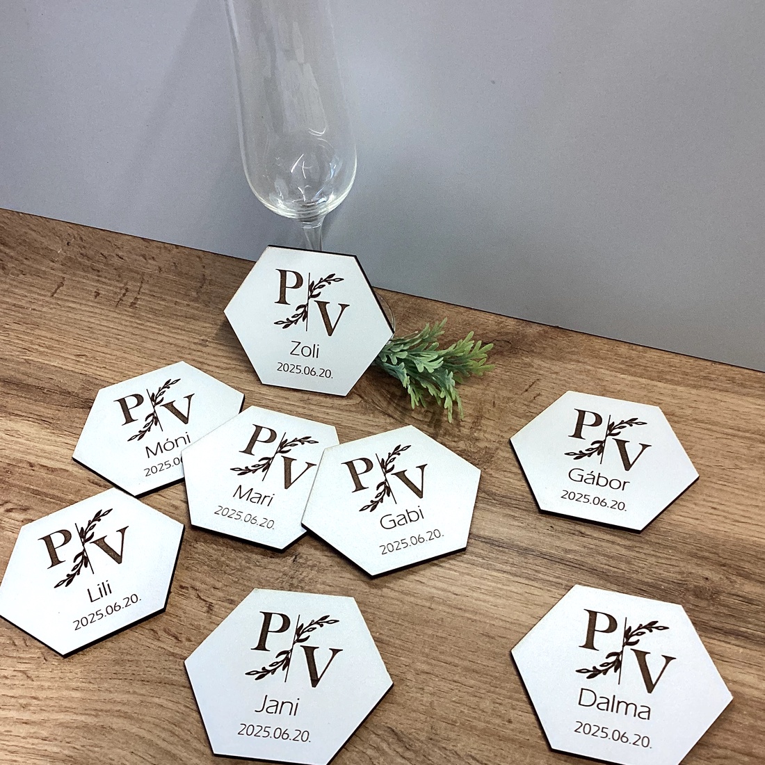 Hexagon Köszönetajándék - accesorii nuntă - invitații și felicitări de nuntă - carduri de așezare nuntă  - Artynos.ro Hexagon Köszönetajándék - accesorii nuntă - invitații și felicitări de nuntă - carduri de așezare nuntă  - Artynos.ro