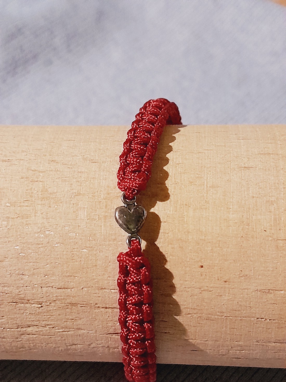 Brățară Macrame cu inimi - - Artynos.ro Brățară Macrame cu inimi - - Artynos.ro