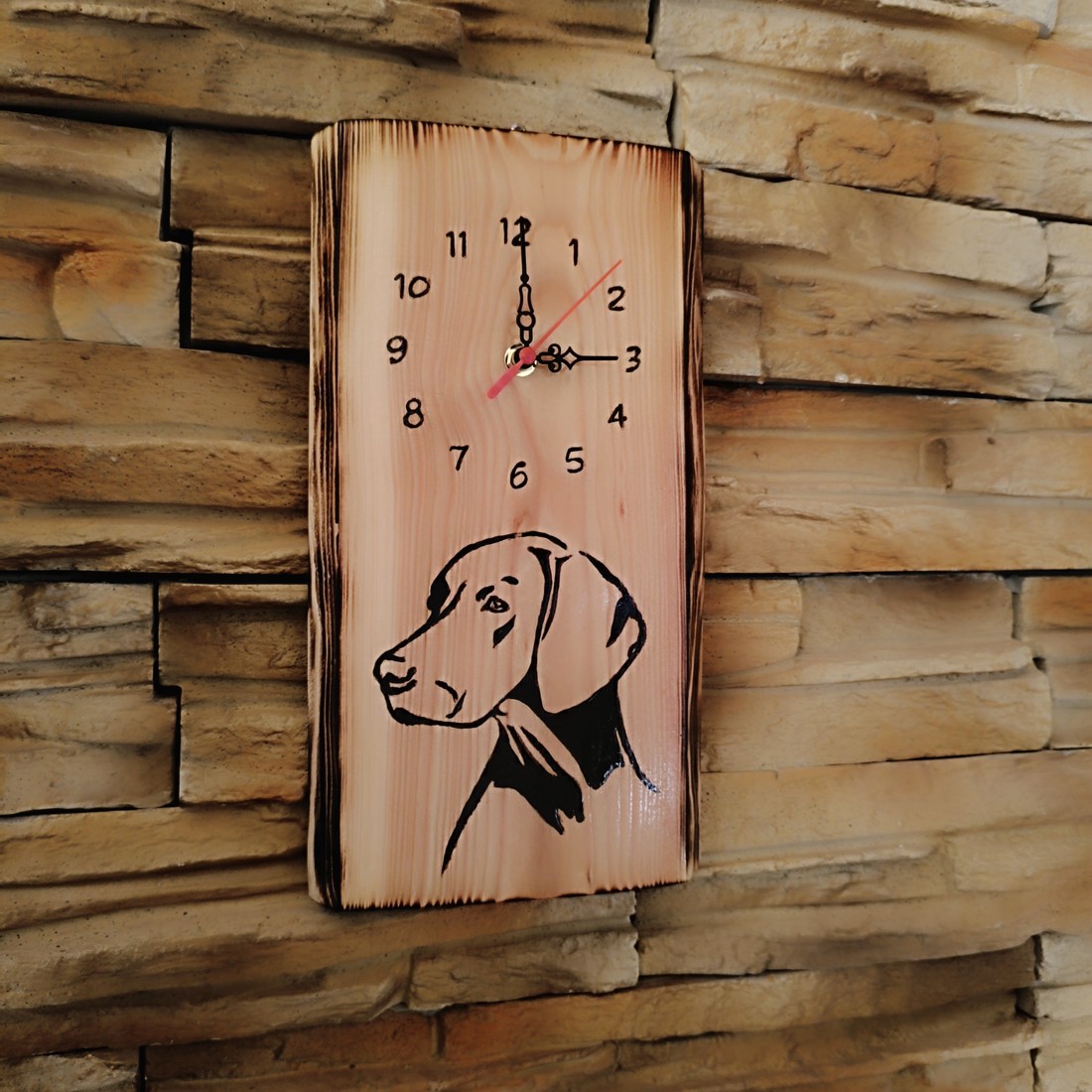 Ceas de perete din lemn cu câine vizsla - - Artynos.ro Ceas de perete din lemn cu câine vizsla - - Artynos.ro