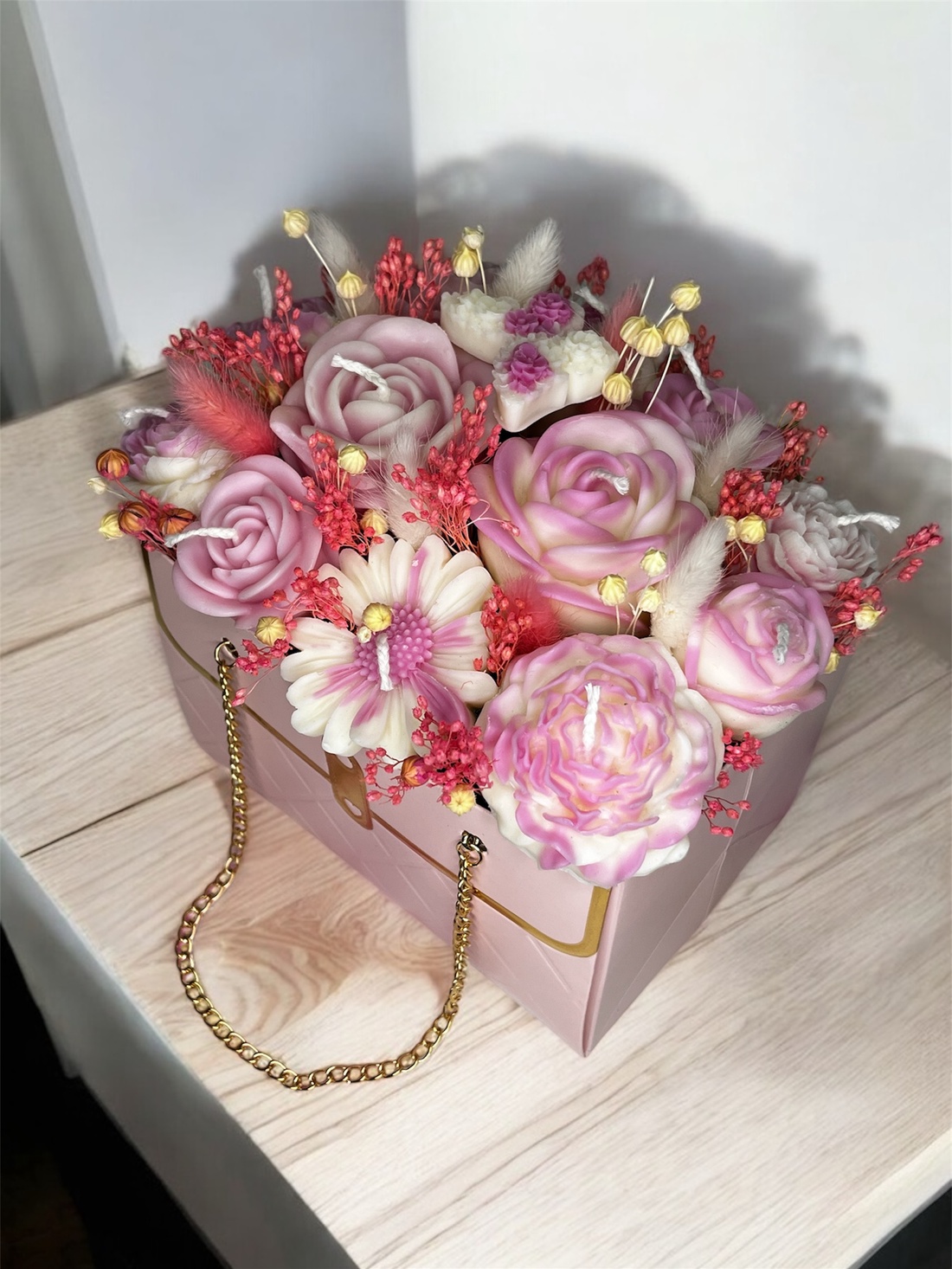 Aranjament din flori de ceară de soia 100% naturală și parfumată  - casă & stil de viață - decorațiuni de casă - accesorii florale - cutii cu flori - Artynos.ro