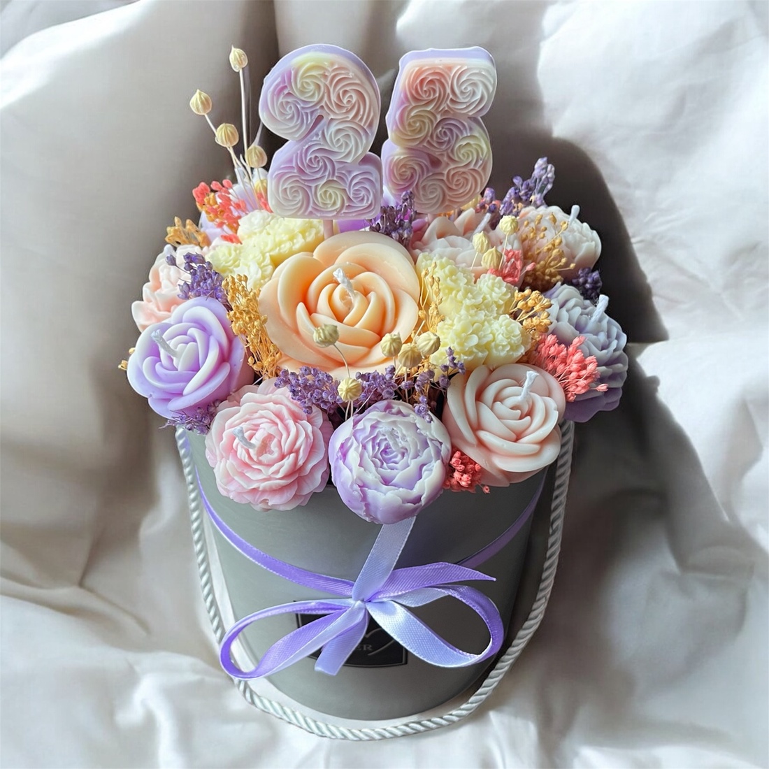 Aranjament cu flori din ceară de soia 100% naturală și parfumată  - casă & stil de viață - decorațiuni de casă - accesorii florale - cutii cu flori - Artynos.ro