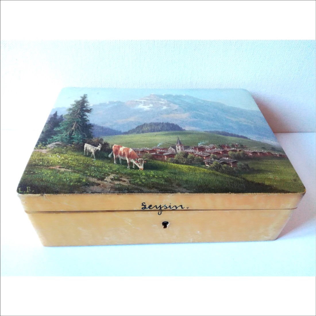 Cutie mică din lemn pictată cu un peisaj frumos - bijuterii - suporturi și cutii de bijuterii - cutii de bijuterii - Artynos.ro