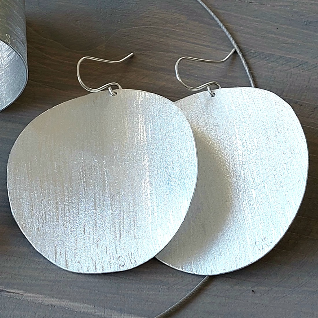 Minimală în formă de pană din aluminiu - bijuterii - seturi de bijuterii - Artynos.ro Minimală în formă de pană din aluminiu - bijuterii - seturi de bijuterii - Artynos.ro