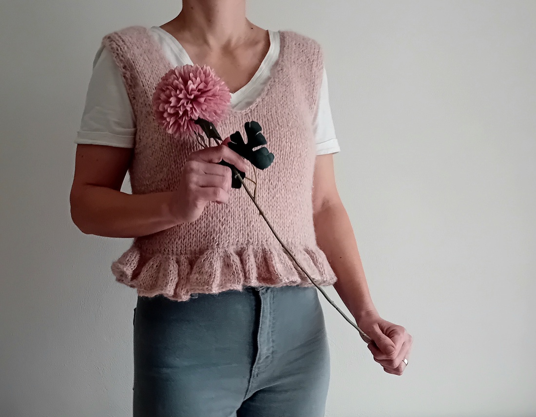 Blush Petal - Knitted Vest - îmbrăcăminte și modă - haine damă - vestă femei - Artynos.ro