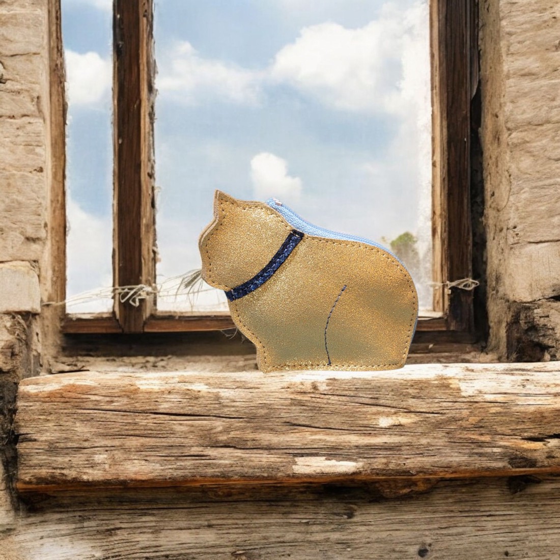 Pisica mea - Goldie - suport din piele pentru monede - - Artynos.ro Pisica mea - Goldie - suport din piele pentru monede - - Artynos.ro