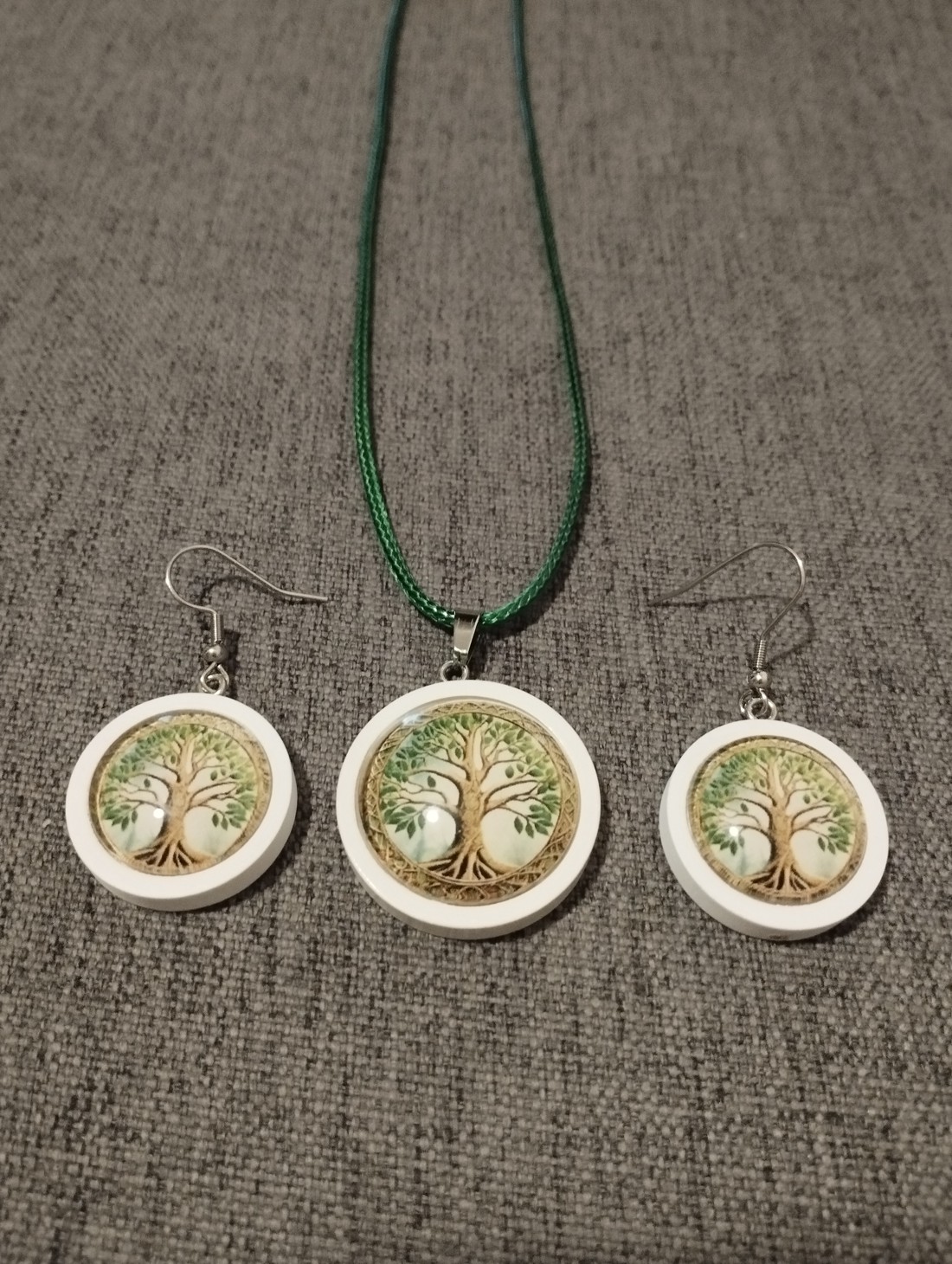 Set colier și cercei din lentile de sticlă cu motiv de copac al vieții - - Artynos.ro Set colier și cercei din lentile de sticlă cu motiv de copac al vieții - - Artynos.ro