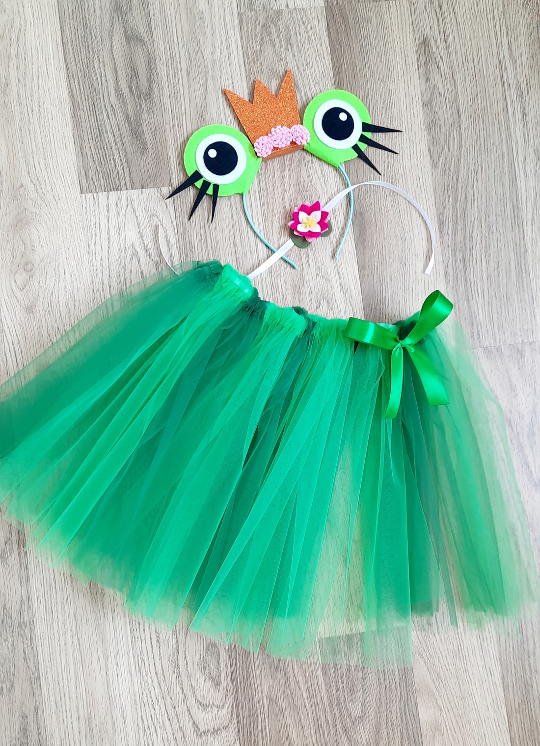 Costum de broască - îmbrăcăminte și modă - costume și măști de carnaval - costume - Artynos.ro Costum de broască - îmbrăcăminte și modă - costume și măști de carnaval - costume - Artynos.ro