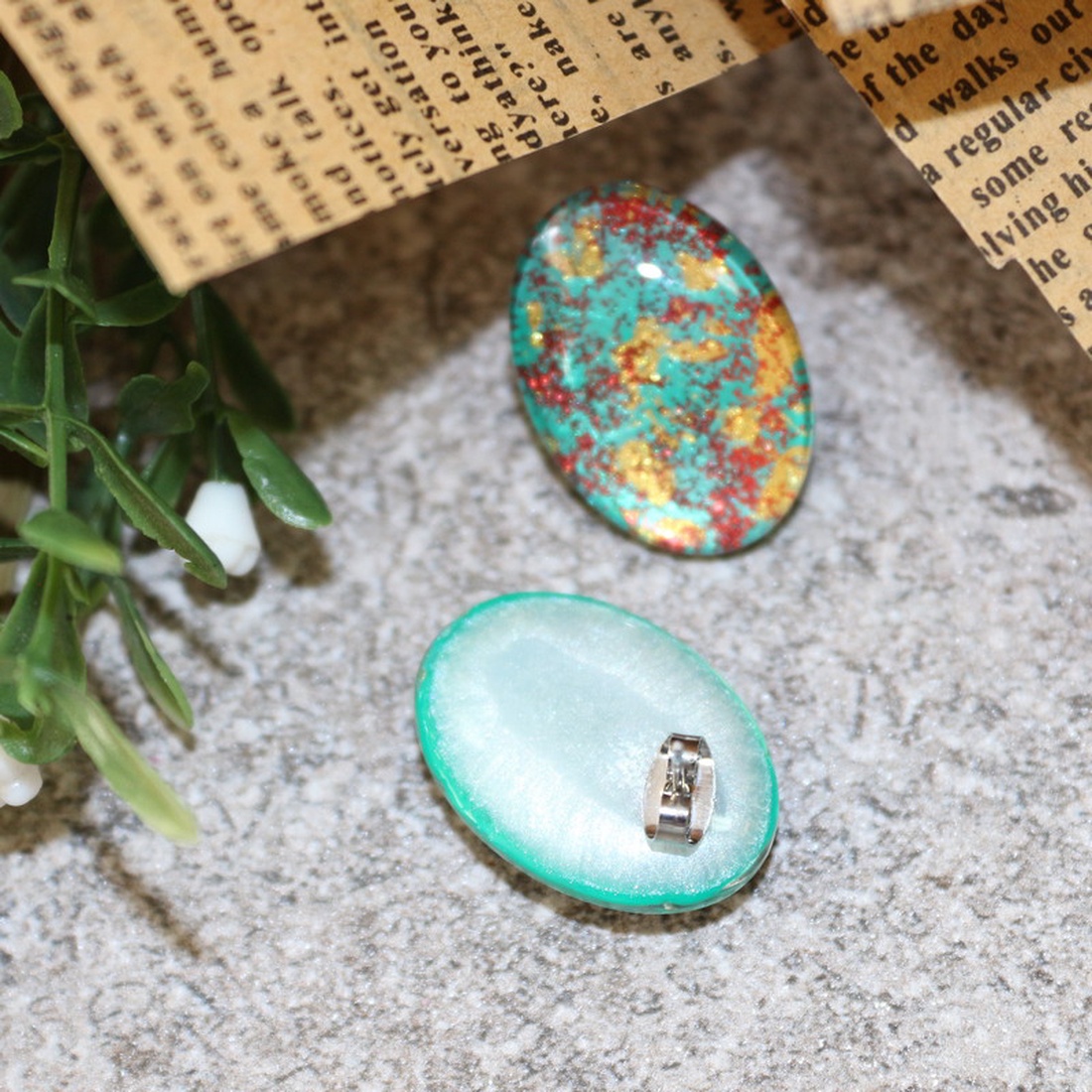 Cercei Sonia pictati pe cabochon oval din sticla - bijuterii - cercei - cercei și ornamente pentru urechi - Artynos.ro Cercei Sonia pictati pe cabochon oval din sticla - bijuterii - cercei - cercei și ornamente pentru urechi - Artynos.ro