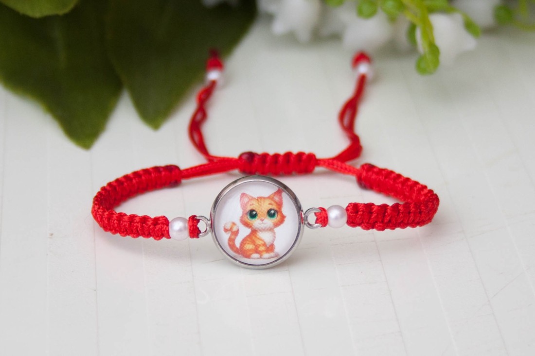 Brățară împletită din macramé pentru copii - Pisică roșie - bijuterii - brățări - brățări împletite - Artynos.ro