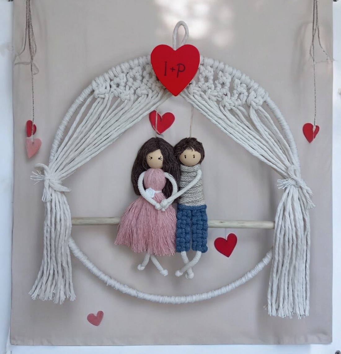 Cuplu în dragoste decorare de perete cu perdele macramé - - Artynos.ro Cuplu în dragoste decorare de perete cu perdele macramé - - Artynos.ro