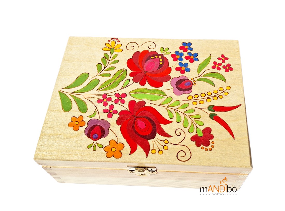 Cutie din lemn pentru ceai, cu 6 compartimente � decor floral pirogravat și pictat manual -  - Artynos.ro