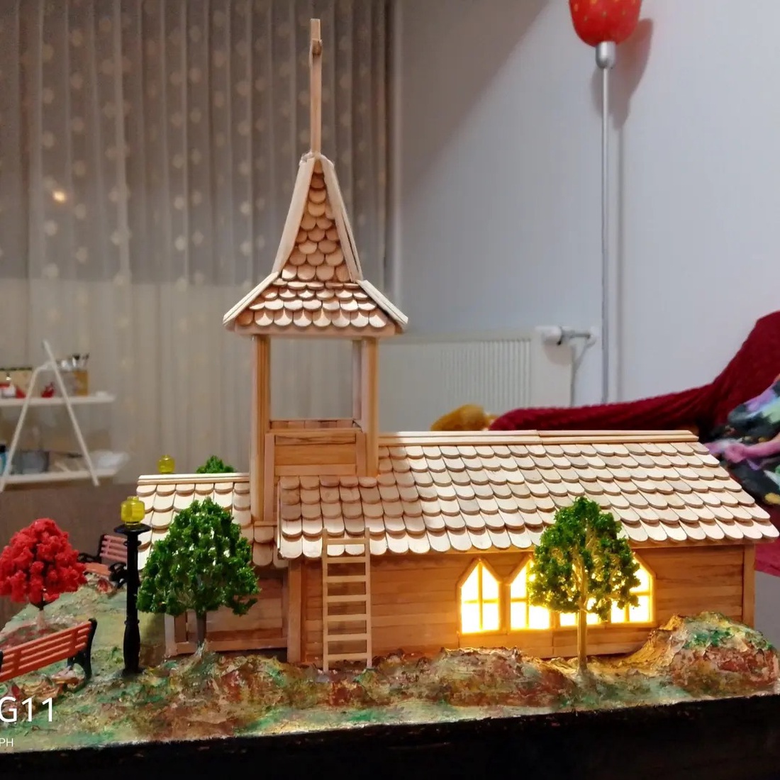 Diorama Biserica Maramureseana - accesorii de crăciun - decorațiuni de crăciun de casă - aranjarea mesei festive - Artynos.ro Diorama Biserica Maramureseana - accesorii de crăciun - decorațiuni de crăciun de casă - aranjarea mesei festive - Artynos.ro