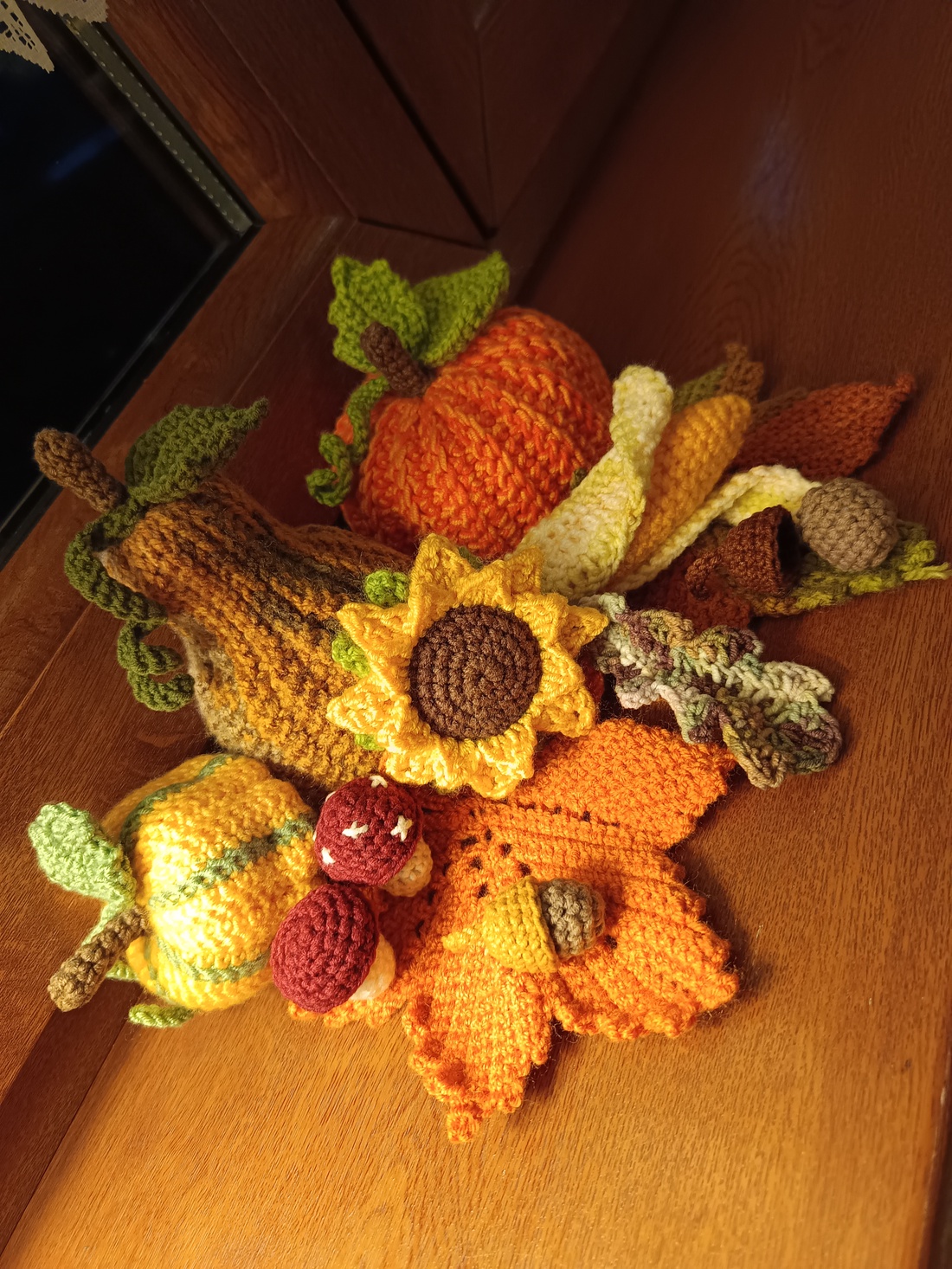 Decor toamnă croșetat  - casă & stil de viață - decorațiuni de casă - decorațiuni de masă și rafturi - cutii de decor - Artynos.ro