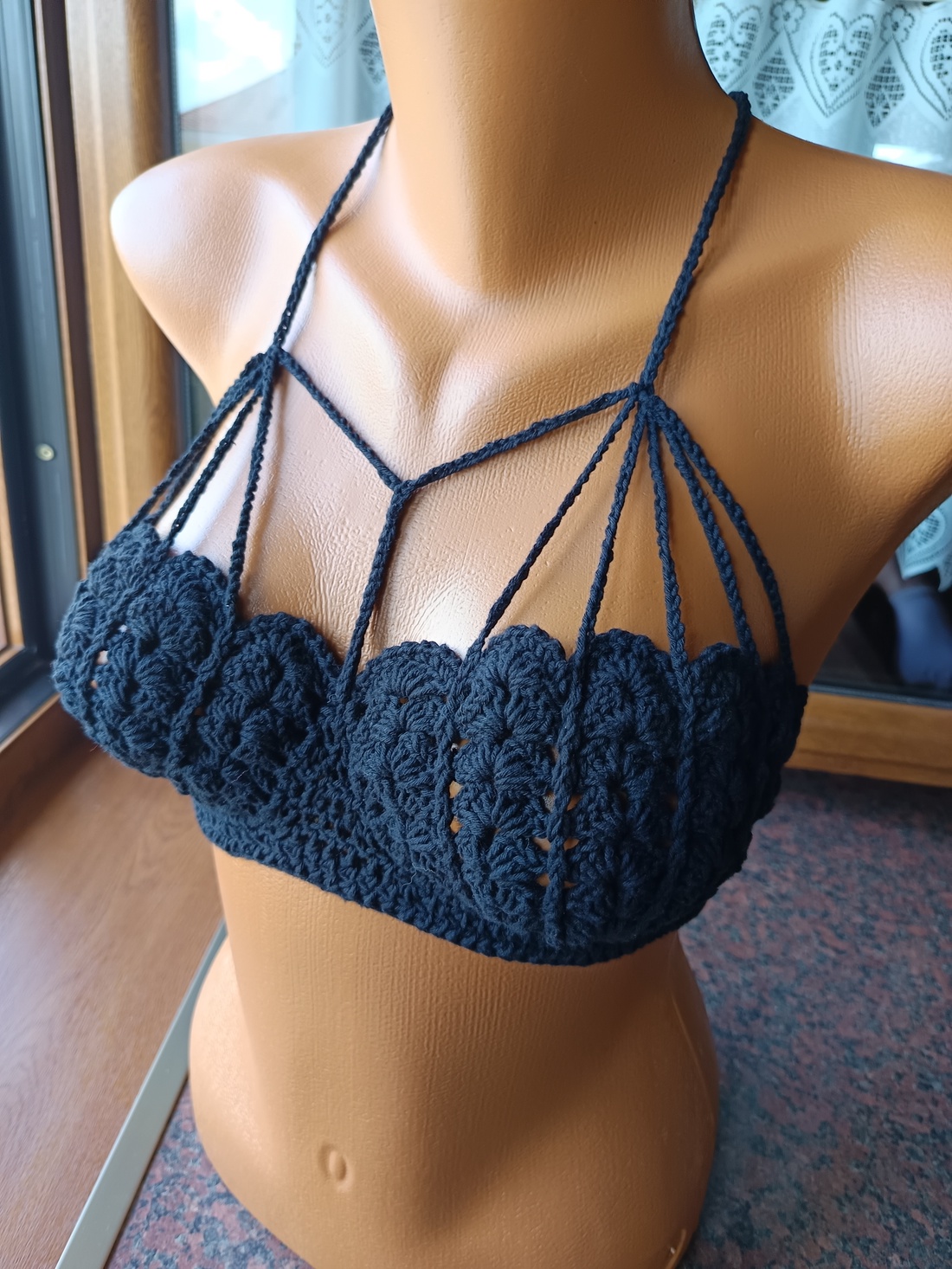 Top croșetat  - îmbrăcăminte și modă - haine damă - bralette și bustiere - Artynos.ro