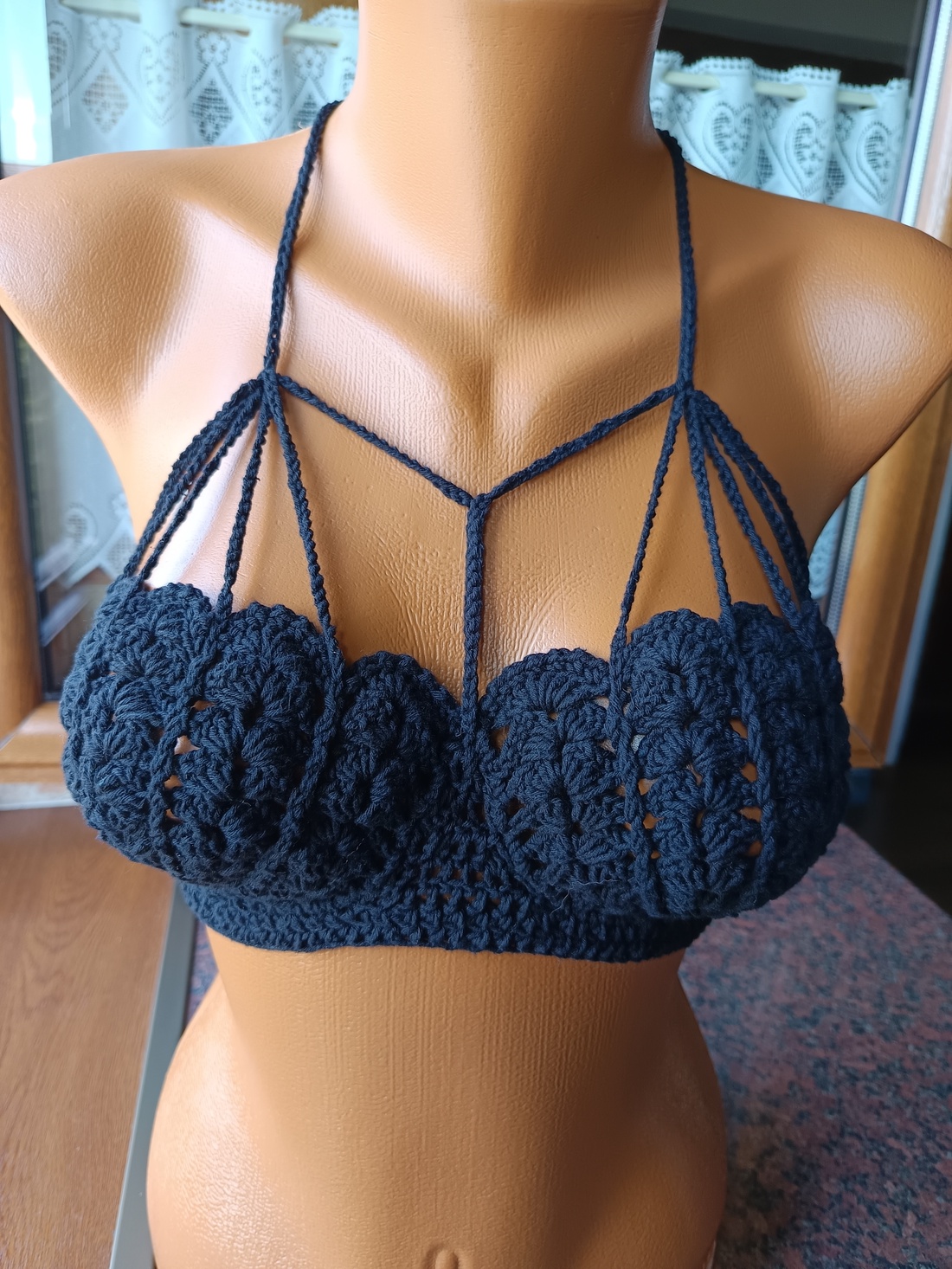 Top croșetat  - îmbrăcăminte și modă - haine damă - bralette și bustiere - Artynos.ro