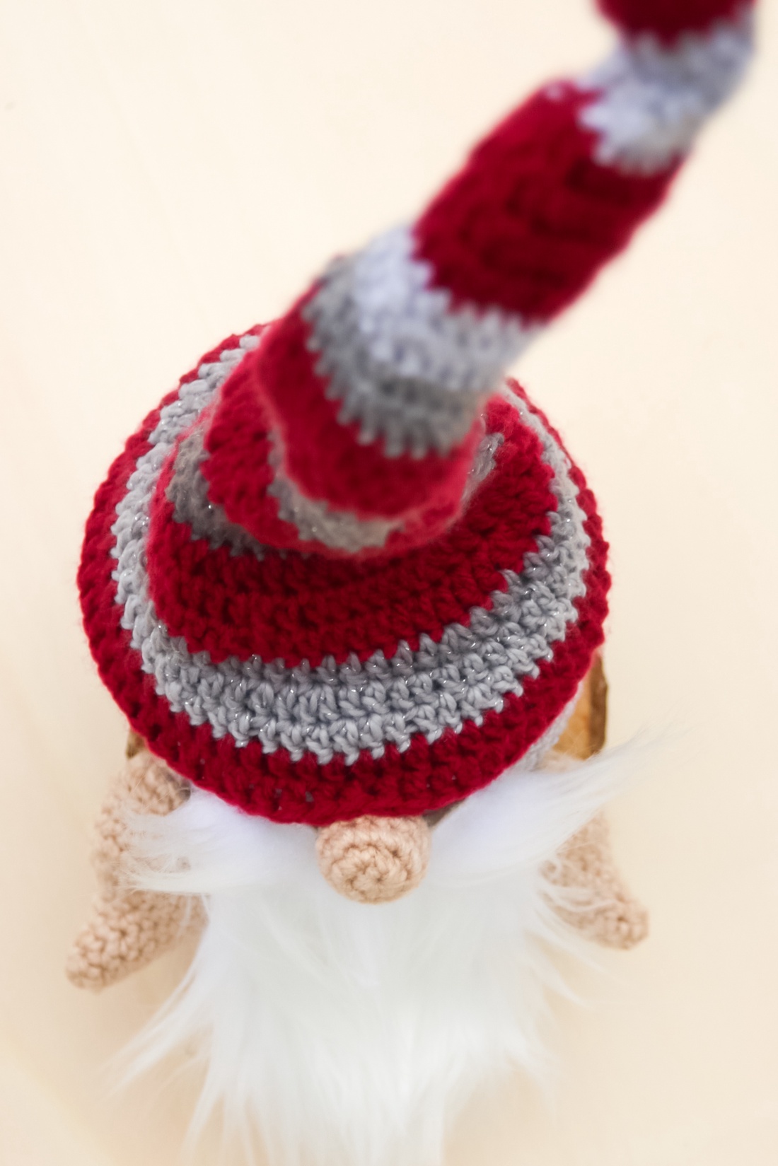 Gnom croșetat - opritor de ușă - casă & stil de viață - decorațiuni de casă - decorațiuni de geam și ușă - opritor de ușă - Artynos.ro