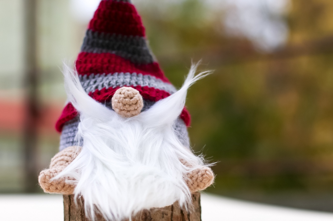Gnom croșetat - opritor de ușă - casă & stil de viață - decorațiuni de casă - decorațiuni de geam și ușă - opritor de ușă - Artynos.ro