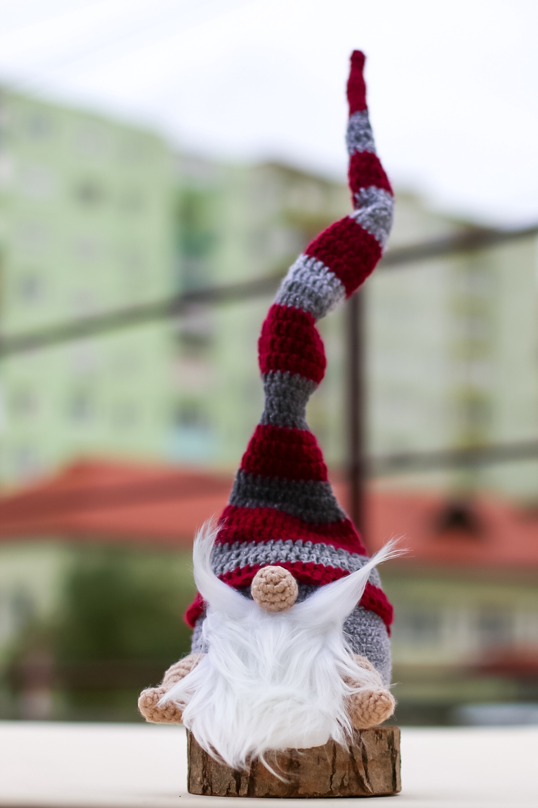 Gnom croșetat - opritor de ușă - casă & stil de viață - decorațiuni de casă - decorațiuni de geam și ușă - opritor de ușă - Artynos.ro
