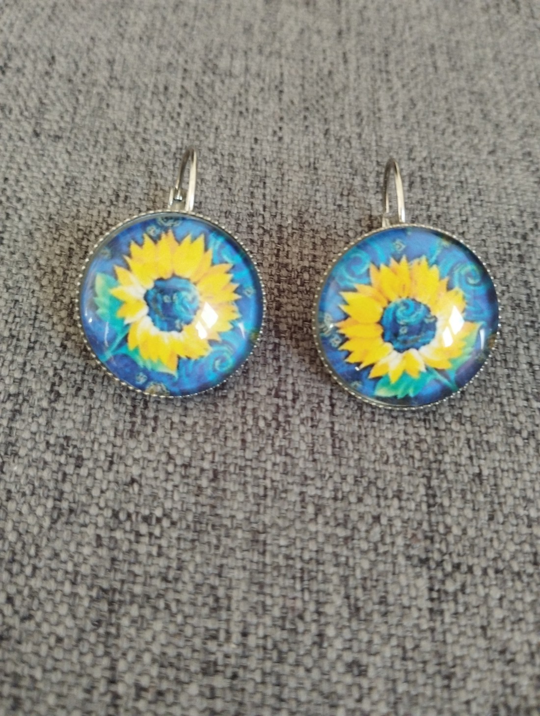 Cercei cu închizătoare franceză inspirați de Van Gogh, cu accesorii din oțel medical - - Artynos.ro Cercei cu închizătoare franceză inspirați de Van Gogh, cu accesorii din oțel medical - - Artynos.ro