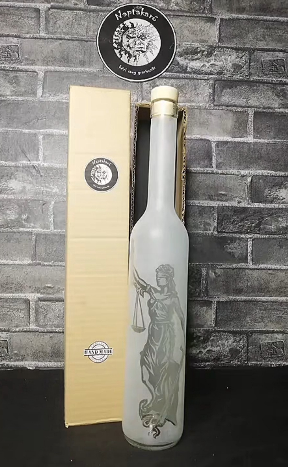 Sticlă pentru palinkă cu model Justicia  -  - Artynos.ro