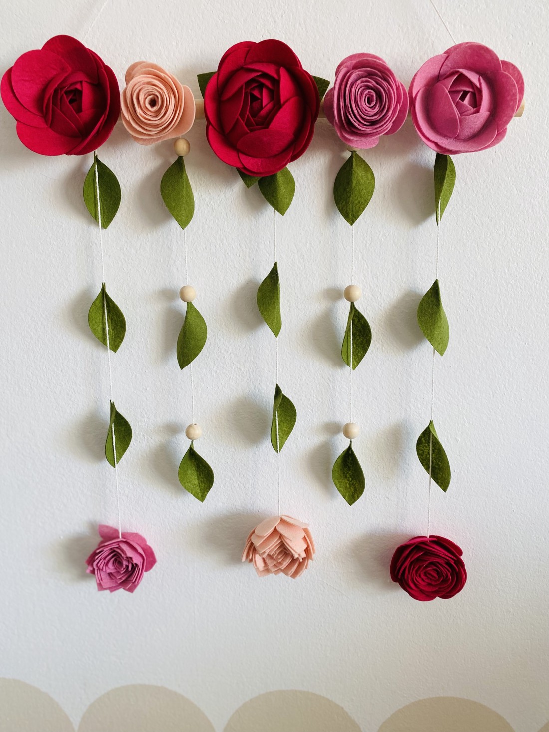 Grădina mea secretă Decorațiuni de perete pentru camera copilului cu flori de pâslă - Decorațiuni de perete florale pentru camera copilului cu flori de pâslă -  - Artynos.ro