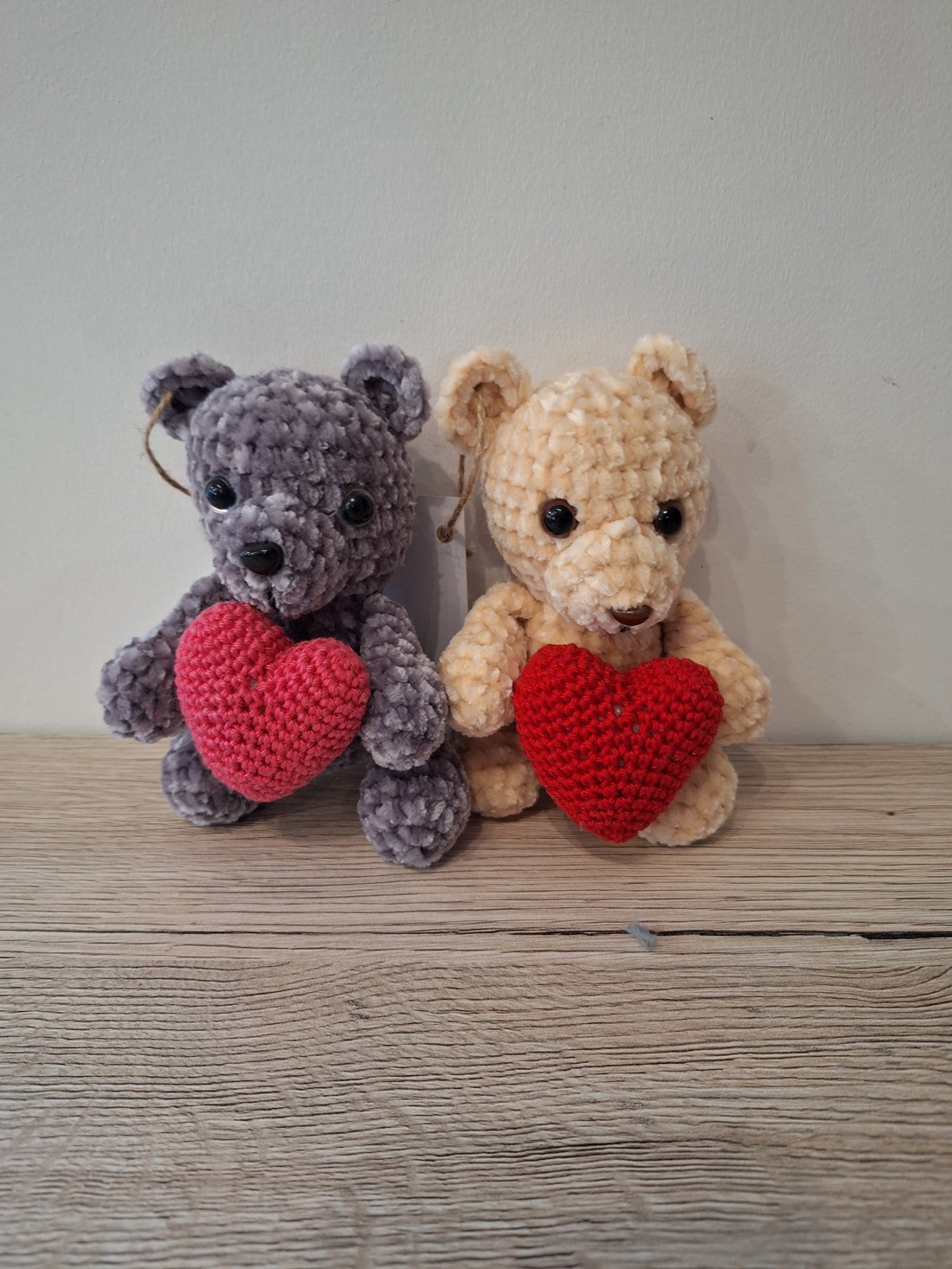 Ursuleț de pluș Amigurumi cu inimă -  - Artynos.ro